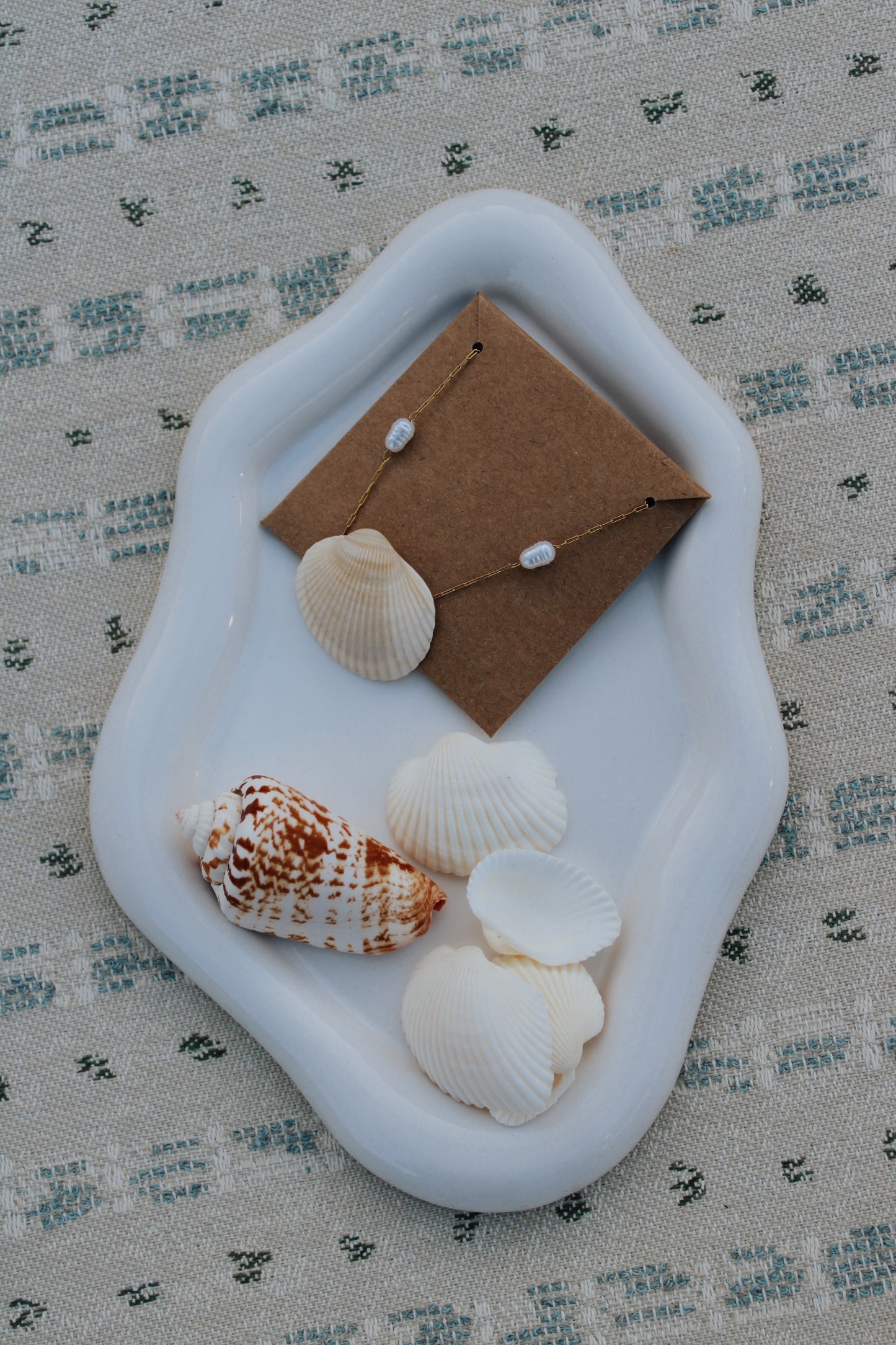 graceful waters shell necklace